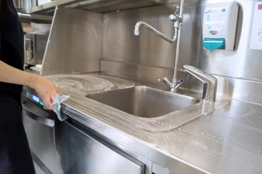 Un restaurant propre pour prévenir les risques sanitaires à Bagnolet avec ISIEFE, Bagnolet, ISIEFE